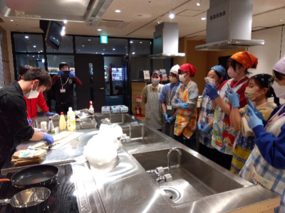 若者世代に向けたあおもりの魚食普及事業に係る調理講習参加 写真1